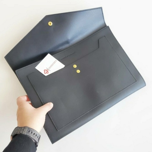 Glass Ladder & Co The Megan Laptop Portfolio - Picture 8 of 8